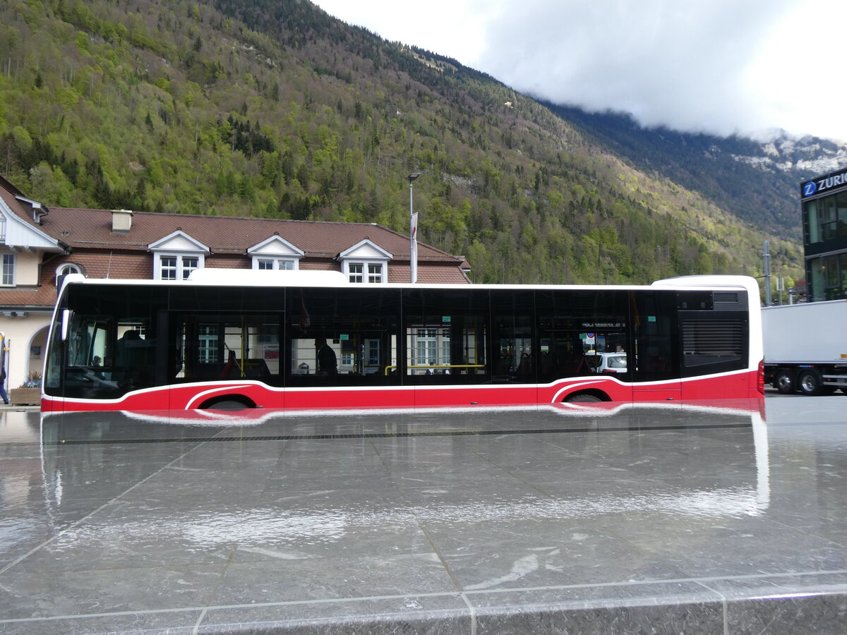 (274'171) - PostAuto Bern - BE 707'874/PID 12'319 - Mercedes (ex Wiener Linien, A-Wien Nr. 8163) am 24. April 2025 beim Bahnhof Interlaken Ost (Teilaufnahme)