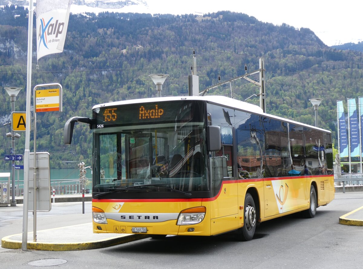 (274'173) - Flck, Brienz - Nr. 3/BE 568'700/PID 5426 - Setra am 24. April 2025 beim Bahnhof Brienz