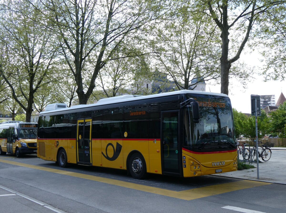 (274'209) - CarPostal Ouest - VD 549'342/PID 11'974 - Iveco am 26. April 2025 beim Bahnhof Yverdon