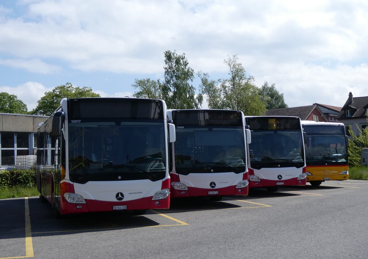 (274'246) - CarPostal Ouest - VD 644'188/PID 12'317 - Mercedes (ex Breuss, A-Rankweil; ex Wiener Linien, A-Wien Nr. 8134) + VD 490'732/PID 12'424 - Mercedes (ex Wiener Linien, A-Wien Nr. 8157) + VD 644'287/PID 12'316 - Mercedes (ex Breuss, A-Rankweil; ex Winer Linien, A-Wien Nr. 8133) am 26. April 2025 in Yverdon, Garage