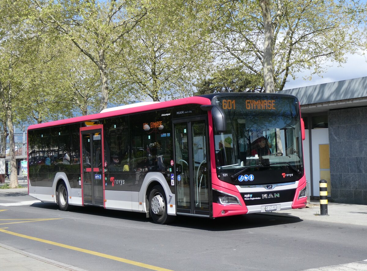 (274'263) - TRAVYS Yverdon - Nr. 121/VD 121'951 - MAN am 26. April 2025 beim Bahnhof Yverdon