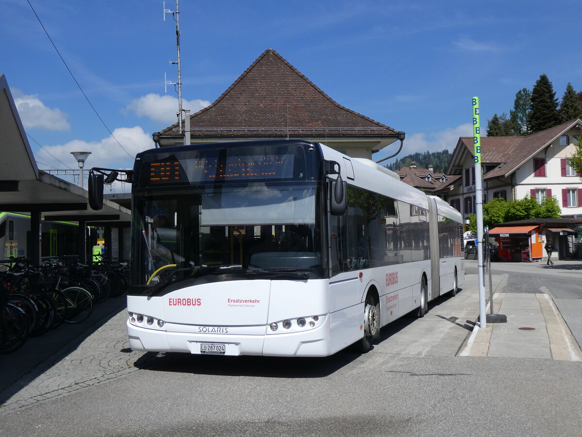 (274'333) - Hfliger, Sursee - Nr. 6/LU 287'024 - Solaris (ex LBB Obertiefenbach, D-Beselich; ex Dahmetal, D-Ratzeburg Nr. 326; ex SVP Pforzheim/D Nr. 217) am 28. April 2025 beim Bahnhof Langnau