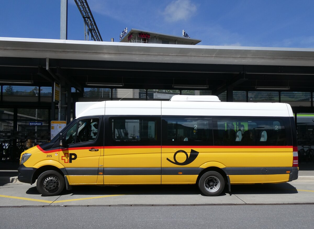 (274'341) - PostAuto Zentralschweiz - Nr. 205/OW 10'005/PID 10'531 - Mercedes (ex Nr. 15; ex Dillier, Sarnen Nr. 15) am 28. April 2025 beim Bahnhof Sch�pfheim