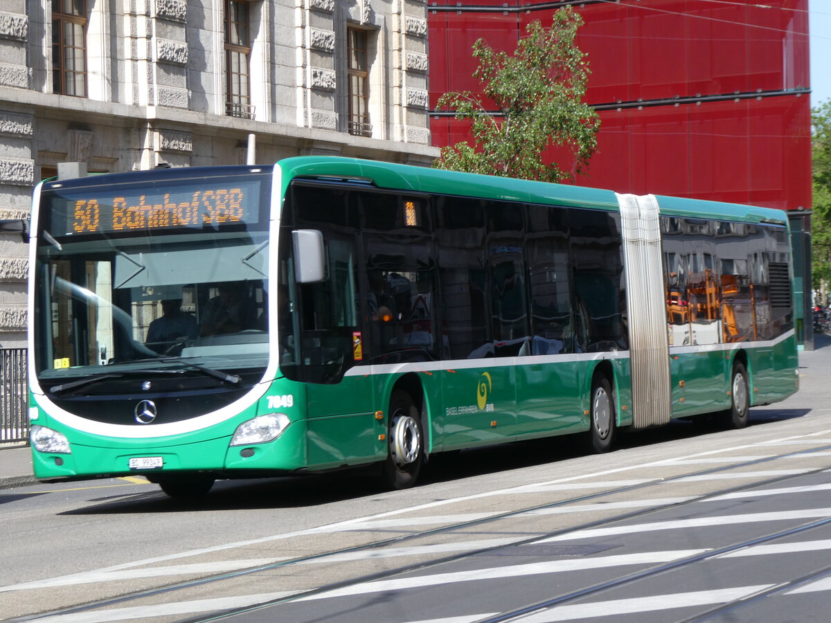 (274'401) - BVB Basel - Nr. 7049/BS 99'349 - Mercedes am 2. Mai 2025 beim Bahnhof Basel