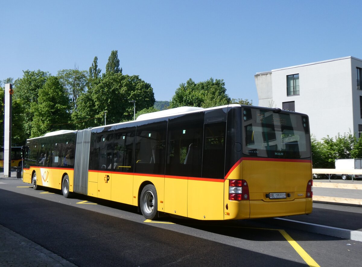 (274'416) - PostAuto Nordschweiz - BL 195'932/PID 11'260 - MAN am 2. Mai 2025 beim Bahnhof Aesch