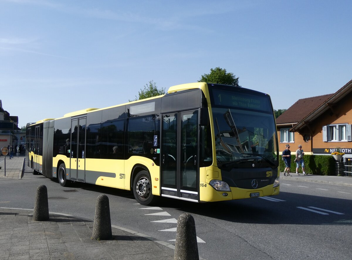 (274'504) - STI Thun - Nr. 164/BE 752'164 - Mercedes am 2. Mai 2025 beim Bahnhof Spiez