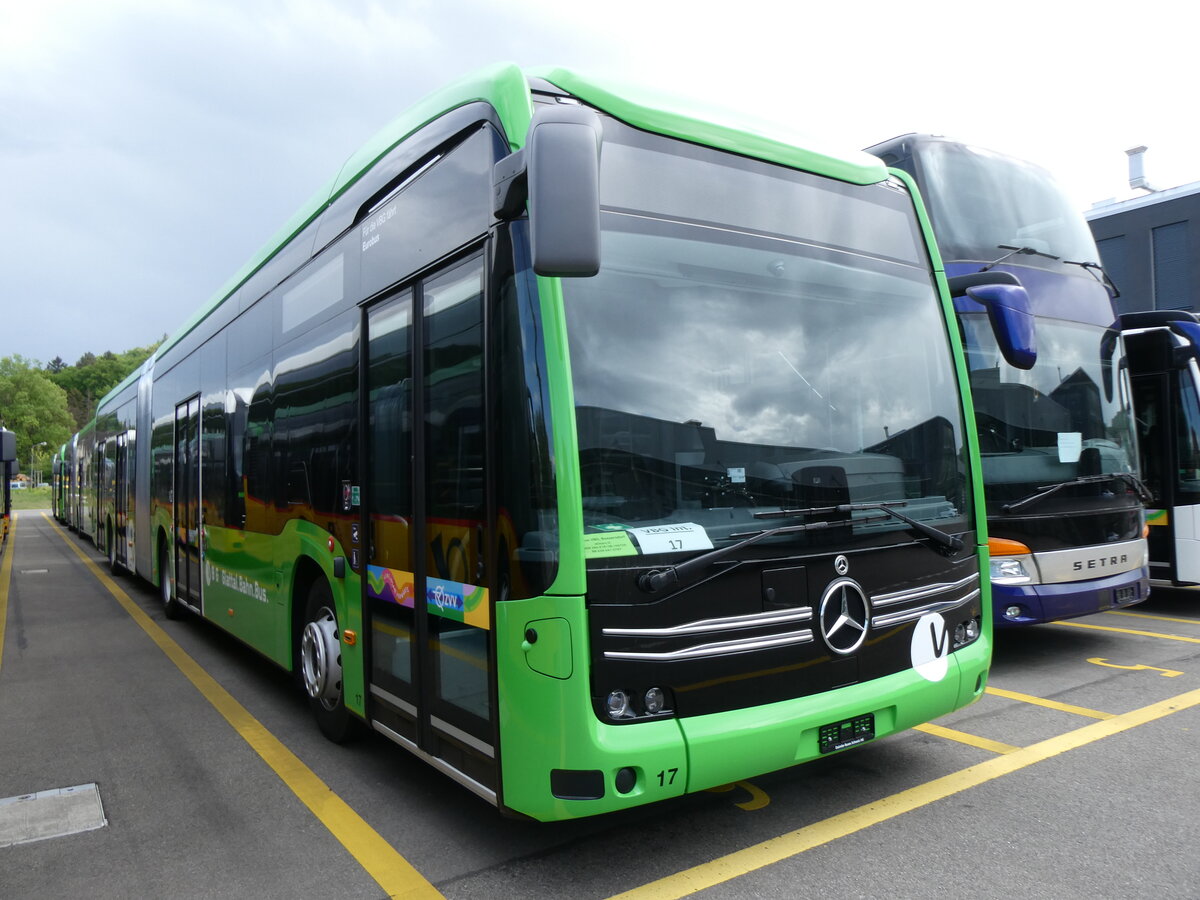(274'608) - Welti-Furrer, Bassersdorf - Nr. 17 - eMercedes am 3. Mai 2025 in Winterthur, Daimler Buses