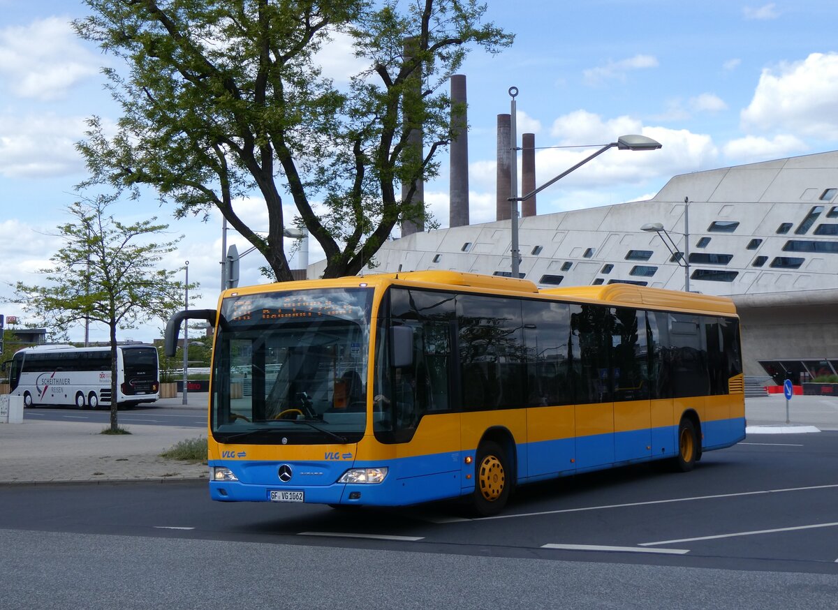 (274'999) - VLG Gifhorn - Nr. 1062/GF-VG 1062 - Mercedes am 7. Mai 2025 beim Hauptbahnhof Wolfsburg
