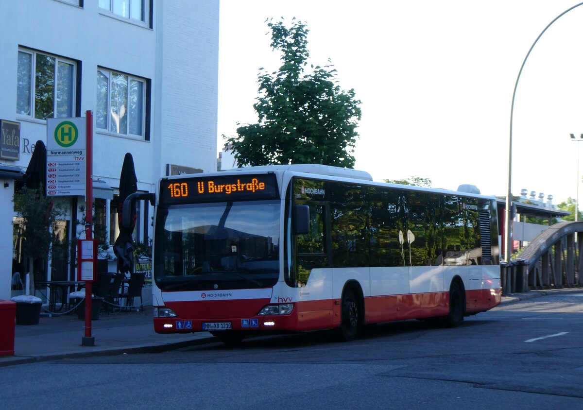 (275'023) - HHA Hamburg - Nr. 1210/HH-XB 1210 - Mercedes am 8. Mai 2025 in Hamburg, Normannenweg