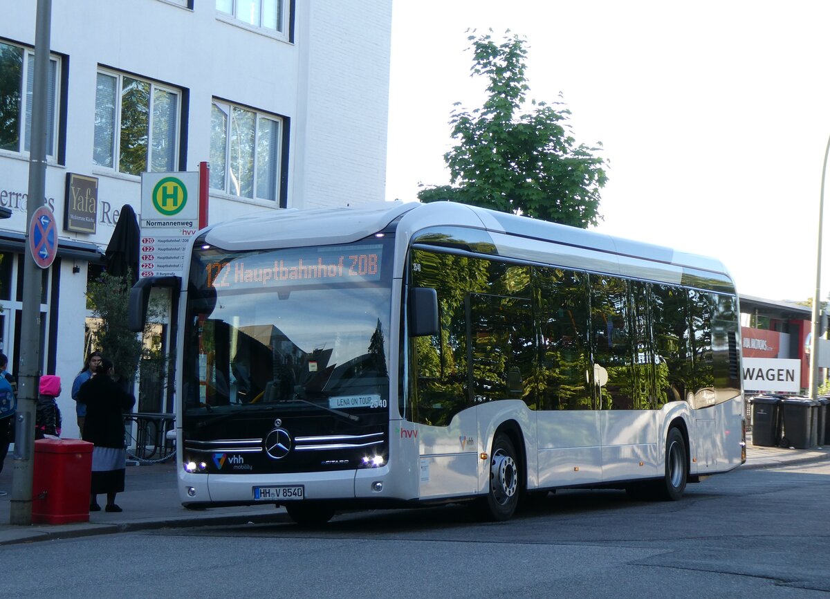 (275'032) - VHH Hamburg - Nr. 2540/HH-V 8540 - eMercedes am 8. Mai 2025 in Hamburg, Normannenweg