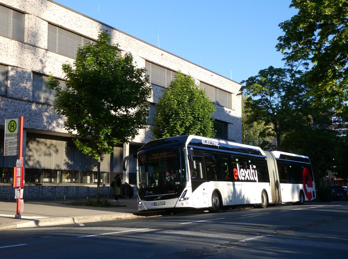 (275'254) - VHH Hamburg - Nr. 2216/HH-V 9216 - eVolvo am 9. Mai 2025 in Hamburg, Borgfelder Strasse