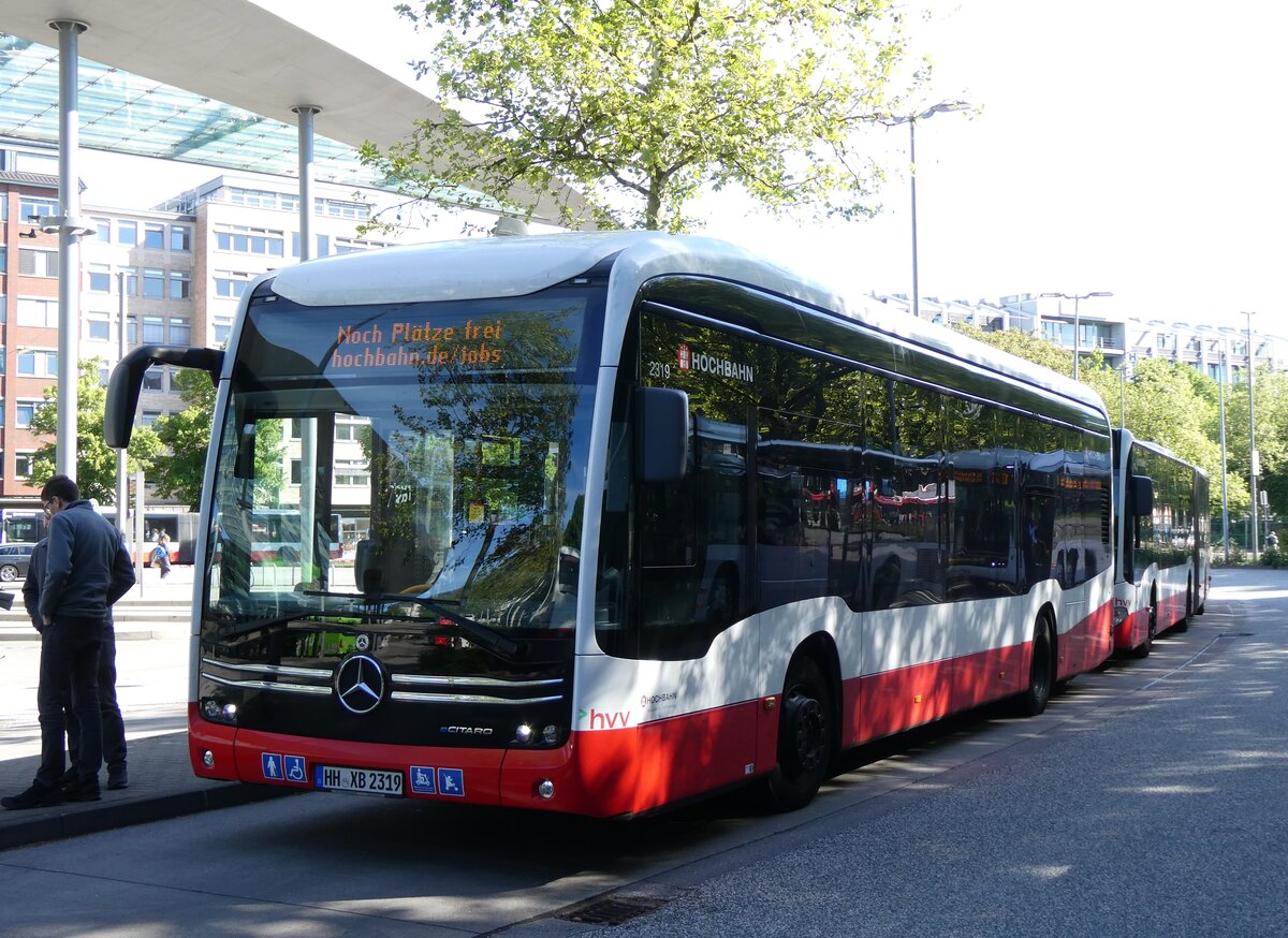 (275'270) - HHA Hamburg - Nr. 2319/HH-XB 2319 - eMercedes am 9. Mai 2025 beim Hauptbahnhof Hamburg