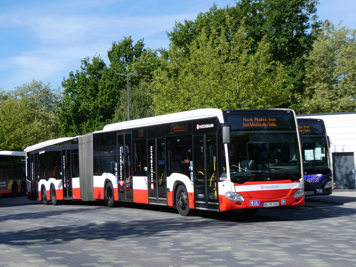 (275'278) - HHA Hamburg - Nr. 4502/HH-YG 1582 - Mercedes am 9. Mai 2025 beim Hauptbahnhof Hamburg
