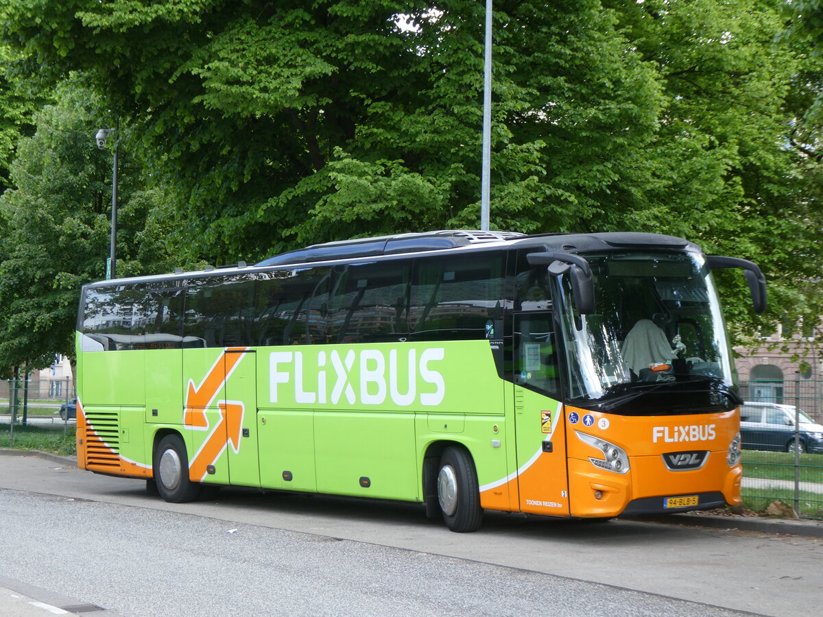 (275'377) - Aus Holland: Toonen, Malden - Nr. 3/94-BLB-5 - VDL am 10. Mai 2025 beim Hauptbahnhof Hamburg