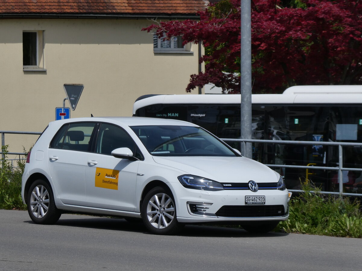 (275'564) - PostAuto Ostschweiz - SG 462'920 - VW am 15. Mai 2025 beim Bahnhof Uznach