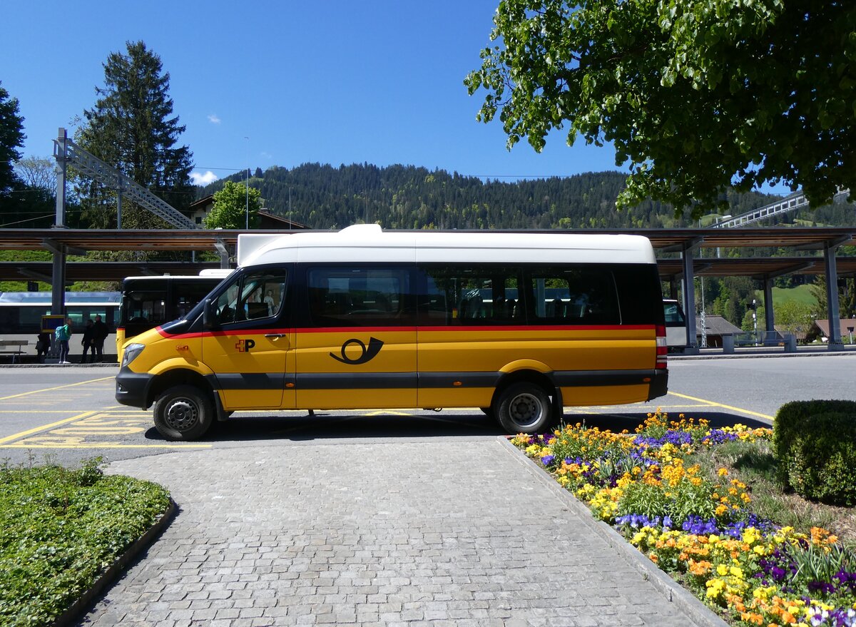 (275'598) - PostAuto Bern - BE 707'972/PID 10'890 - Mercedes (ex Kbli, Gstaad) am 16. Mai 2025 beim Bahnhof Gstaad