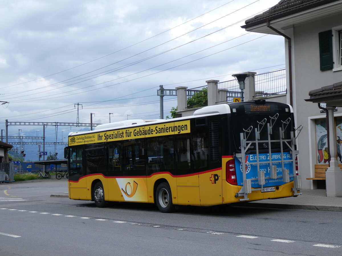 (275'732) - PostAuto Bern - BE 657'480/PID 11'017 - Mercedes am 21. Mai 2025 beim Bahnhof Frutigen