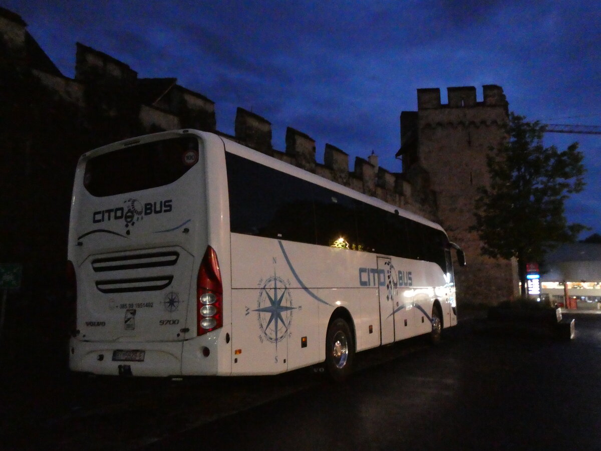 (275'735) - Aus Kroatien: Cito Bus, Rijeka - RI 5929-E - Volvo am 22. Mai 2025 in Thun, Berntorplatz