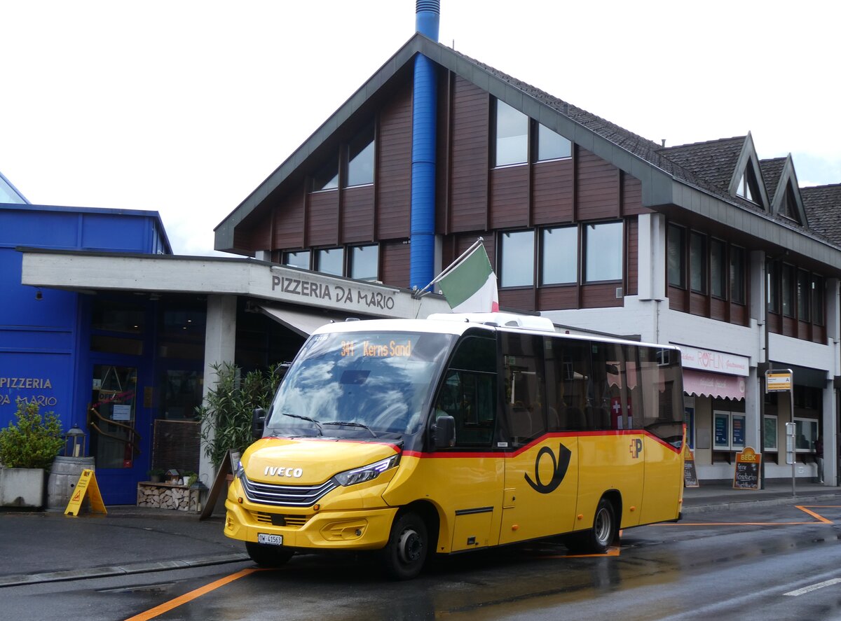 (275'739) - PostAuto Zentralschweiz - Nr. 304/OW 41'563/PID 12'175 - Iveco/K-Bus am 23. Mai 2025 beim Bahnhof Sarnen