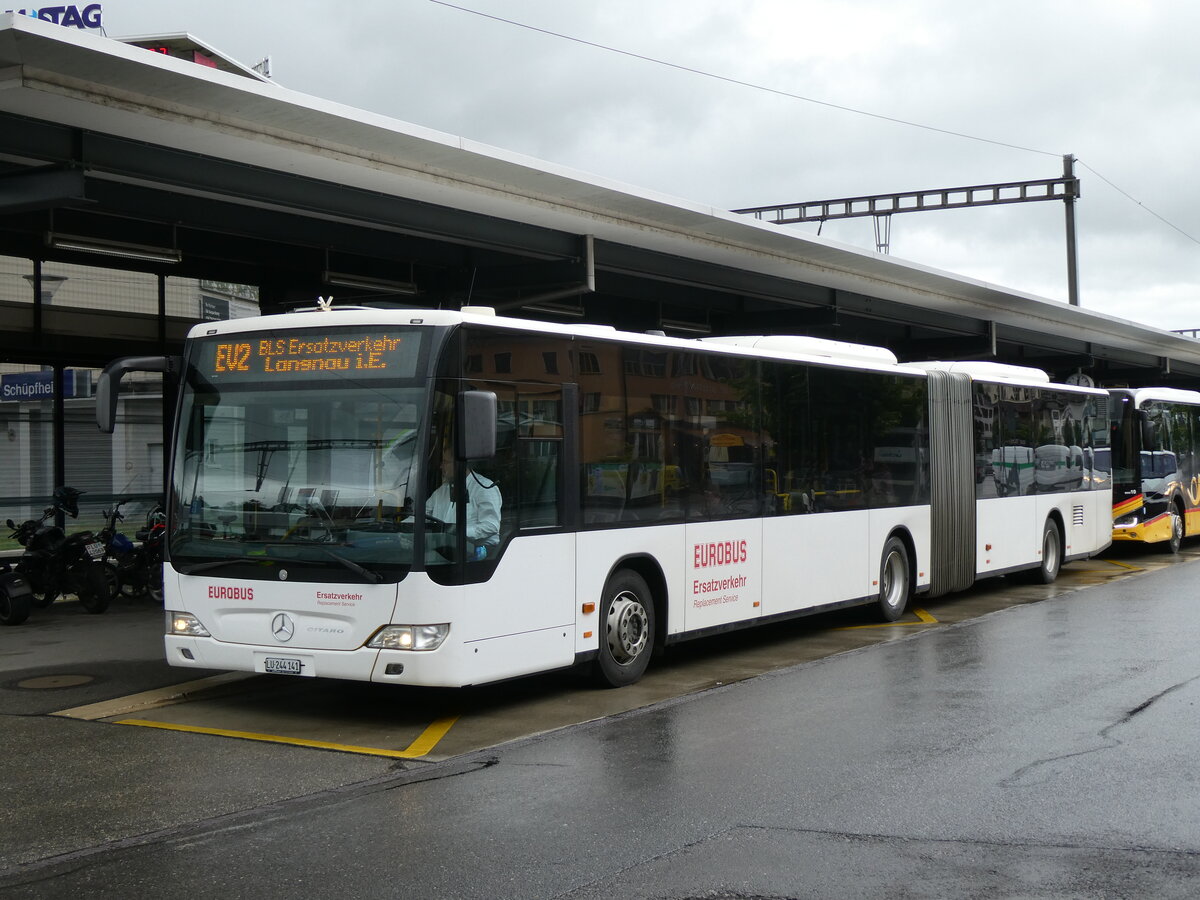 (275'838) - Hfliger, Sursee - Nr. 9/LU 244'141/PID 5395 - Mercedes am 26. Mai 2025 beim Bahnhof Schpfheim