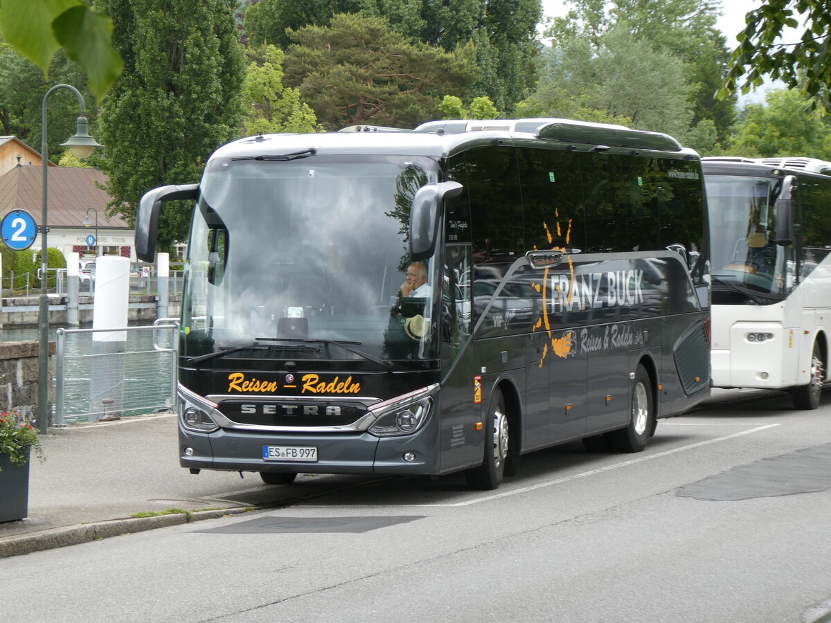 (275'866) - Aus Deutschland: Buck, Weilheim - ES-FB 997 - Setra am 26. Mai 2025 bei der Schifflndte Thun