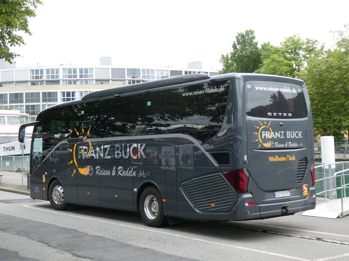 (275'868) - Aus Deutschland: Buck, Weilheim - ES-FB 997 - Setra am 26. Mai 2025 bei der Schifflndte Thun