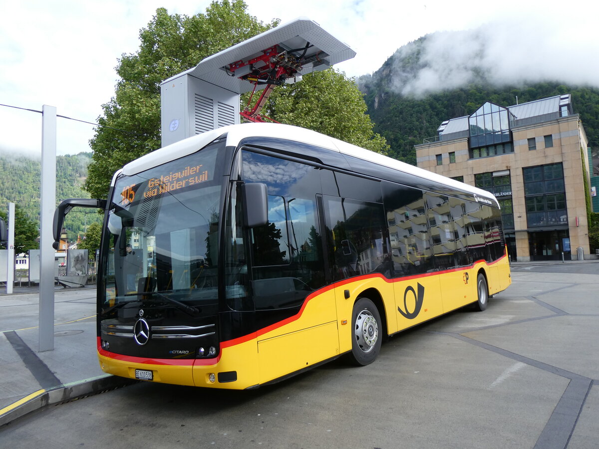 (275'892) - PostAuto Bern - BE 610'538/PID 12'127 - eMercedes am 29. Mai 2025 beim Bahnhof Interlaken West