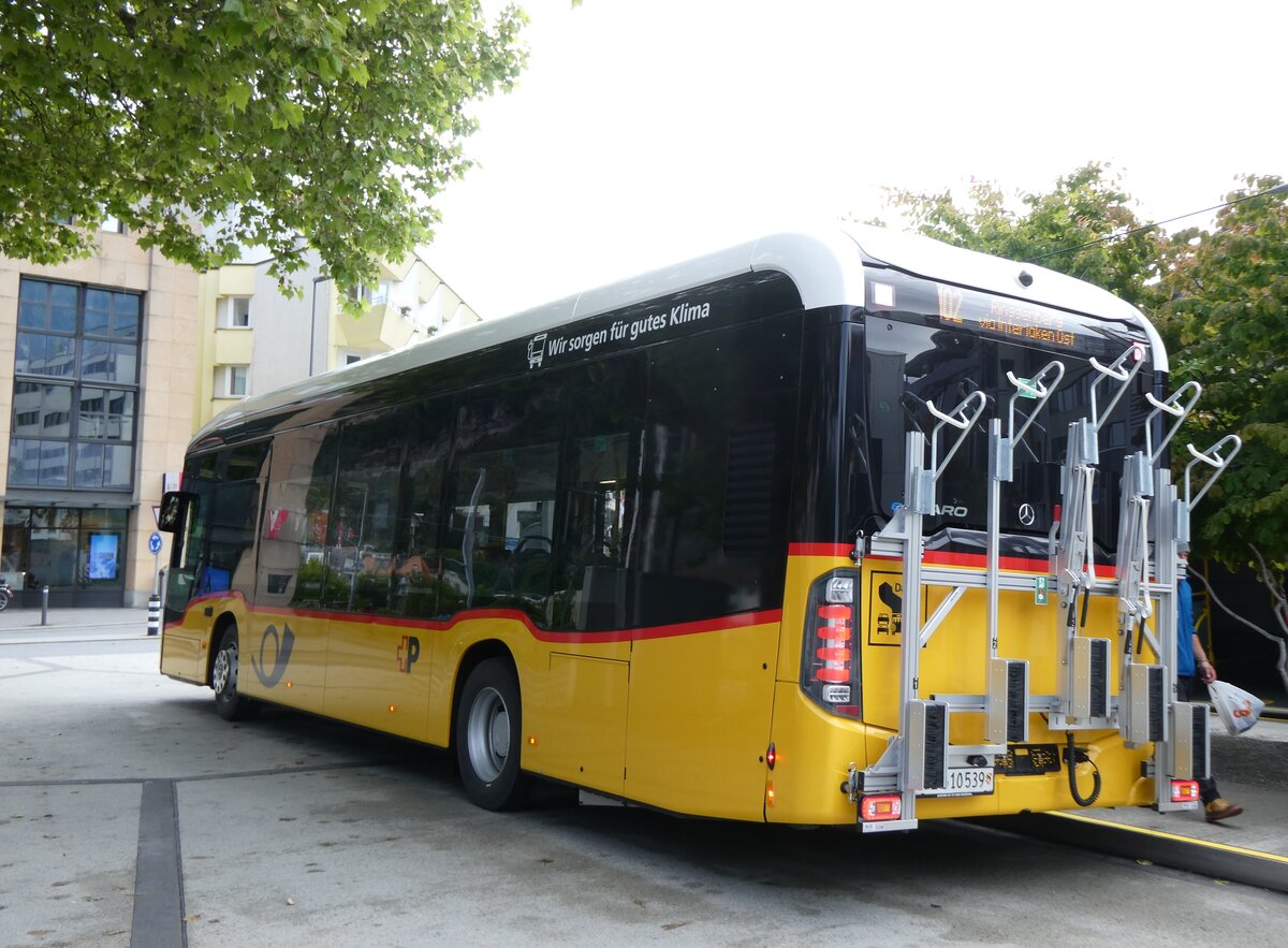 (275'905) - PostAuto Bern - BE 610'539/PID 12'128 - eMercedes am 29. Mai 2025 beim Bahnhof Interlaken West