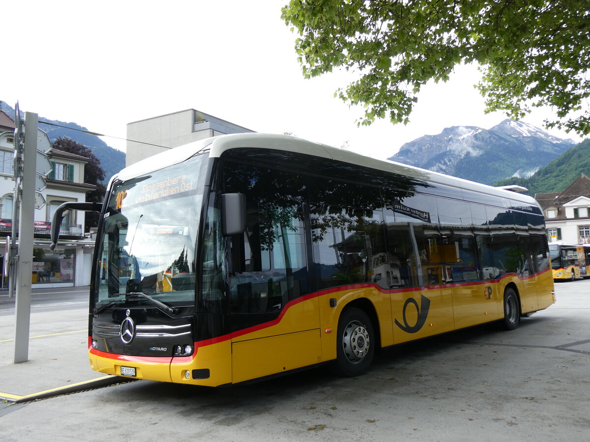 (275'906) - PostAuto Bern - BE 610'539/PID 12'128 - eMercedes am 29. Mai 2025 beim Bahnhof Interlaken West