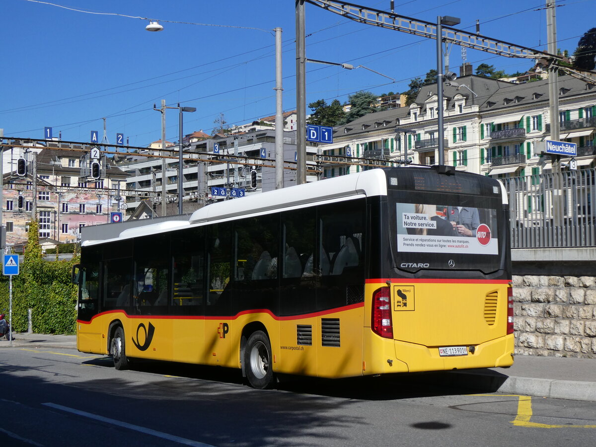 (275'961) - CarPostal Ouest - NE 113'901/PID 11'162 - Mercedes am 30. Mai 2025 beim Bahnhof Neuch�tel