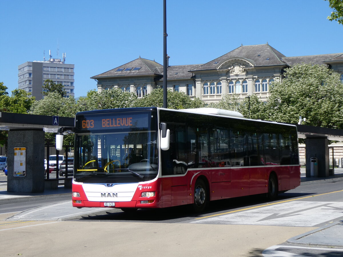 (276'012) - TRAVYS Yverdon - Nr. 102/VD 1418 - MAN (ex Dr. Richard, A-Wien Nr. 1435) am 30. Mai 2025 beim Bahnhof Yverdon