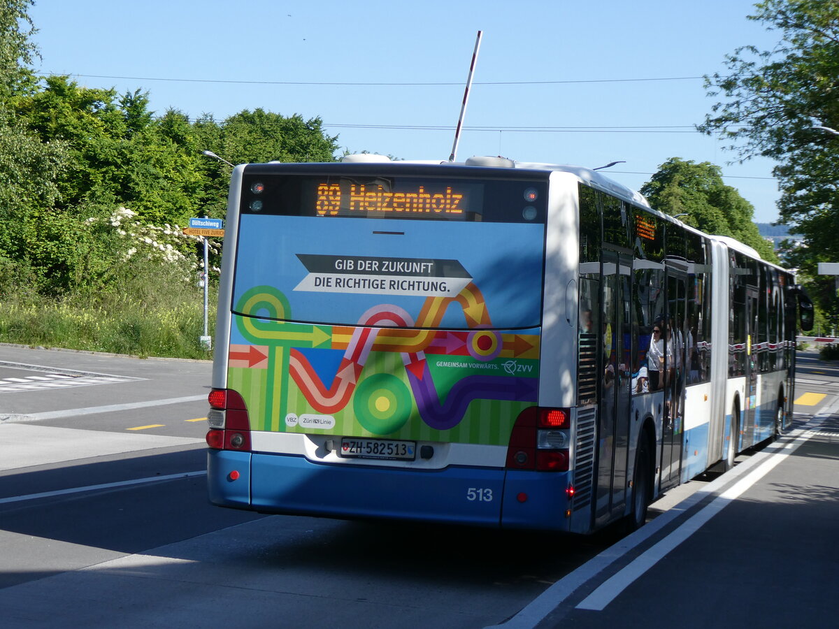 (276'085) - VBZ Zrich - Nr. 513/ZH 582'513 - MAN am 31. Mai 2025 beim Bahnhof Zrich-Schweighof