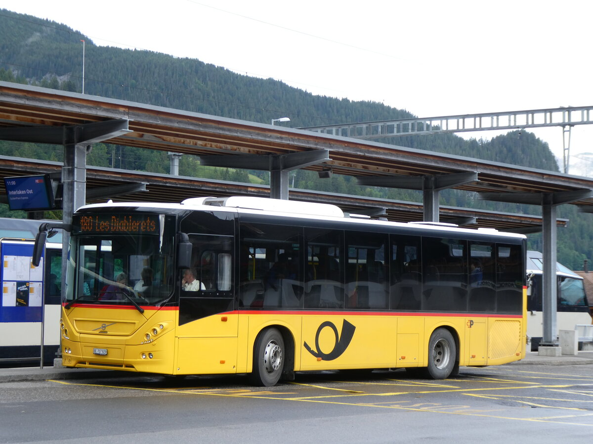 (276'269) - PostAuto Bern - BE 707'929/PID 10'535 - Volvo (ex Kbli, Gstaad) am 5. Juni 2025 beim Bahnhof Gstaad