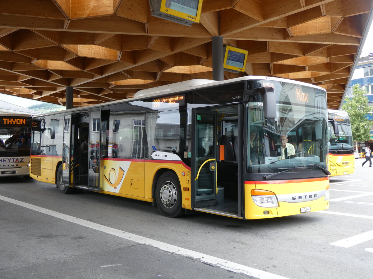 (276'315) - PostAuto Wallis - Nr. 44/VS 243'991/PID 5153 - Setra am 6. Juni 2025 beim Bahnhof Sion