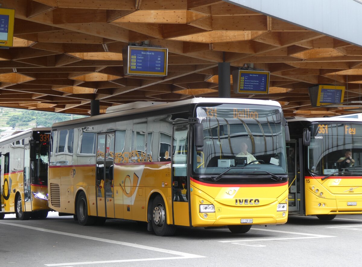 (276'316) - Ev�quoz, Erde - VS 138'188/PID 10'815 - Iveco am 6. Juni 2025 beim Bahnhof Sion