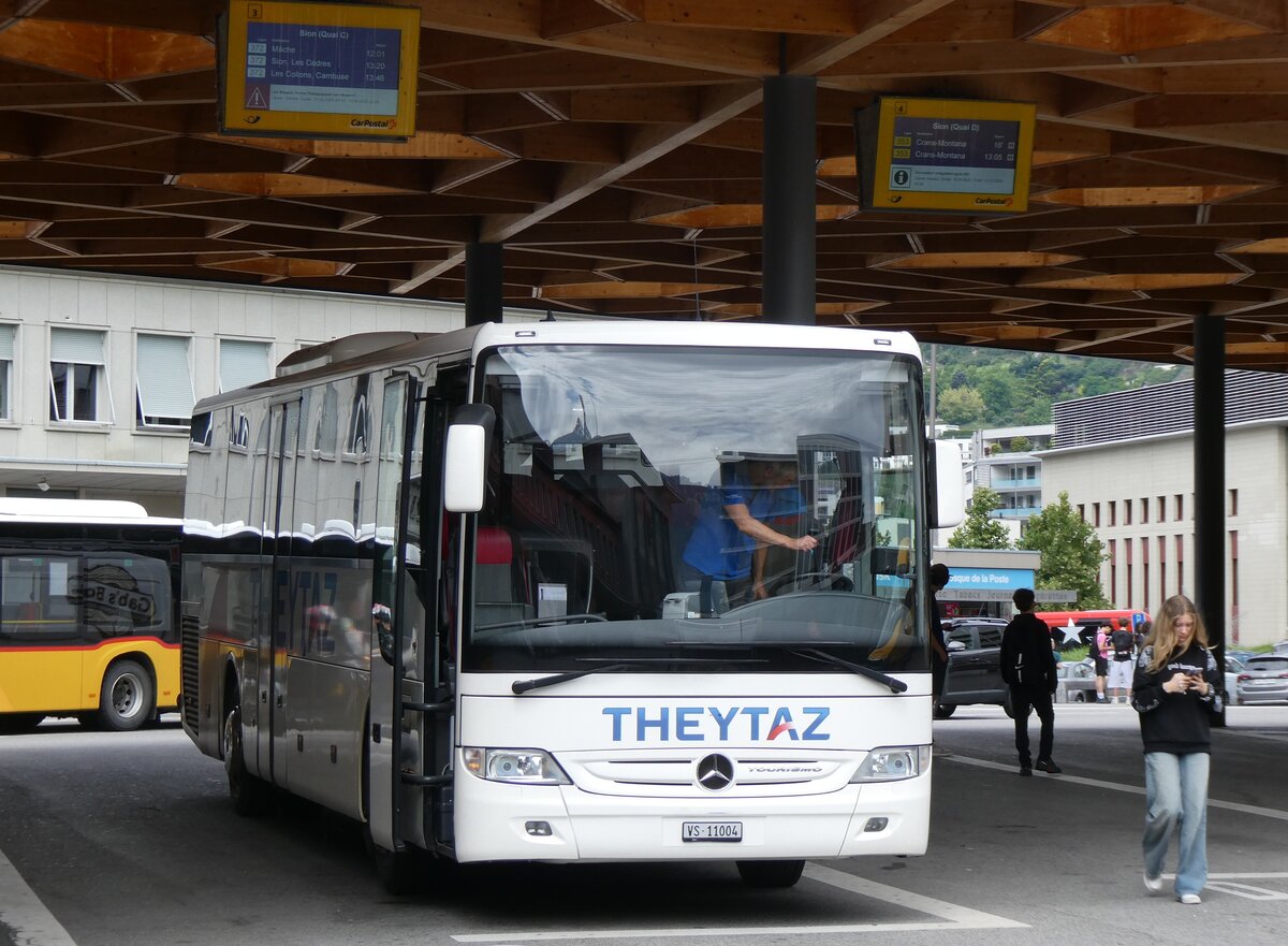 (276'320) - Theytaz, Sion - VS 11'004 - Mercedes am 6. Juni 2025 beim Bahnhof Sion