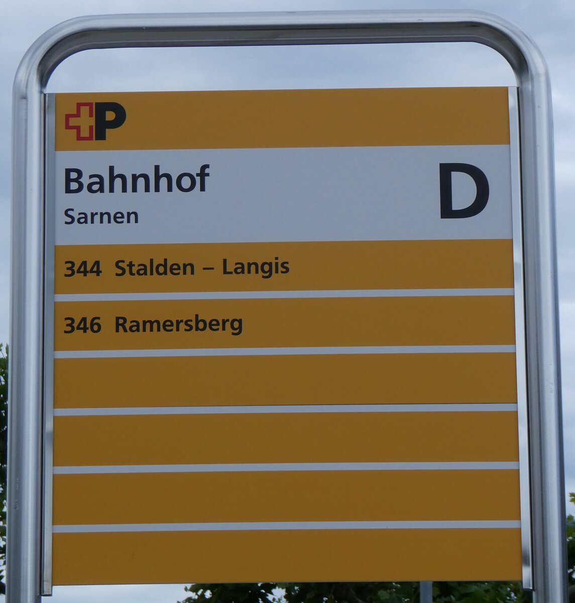 (276'445) - +P-Haltestellenschild - Sarnen, Bahnhof - am 7. Juni 2025