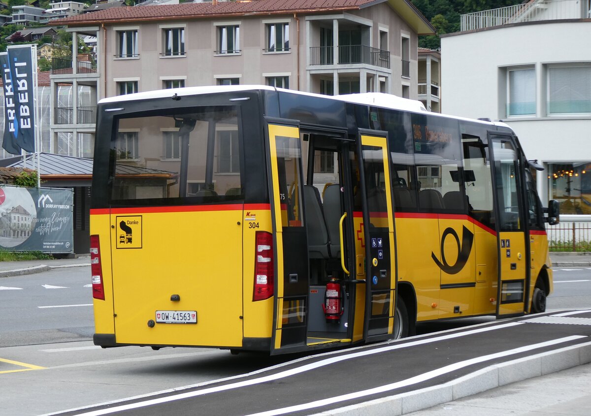 (276'449) - PostAuto Zentralschweiz - Nr. 304/OW 41'563 - Iveco/K-Bus am 7. Juni 2025 beim Bahnhof Sarnen