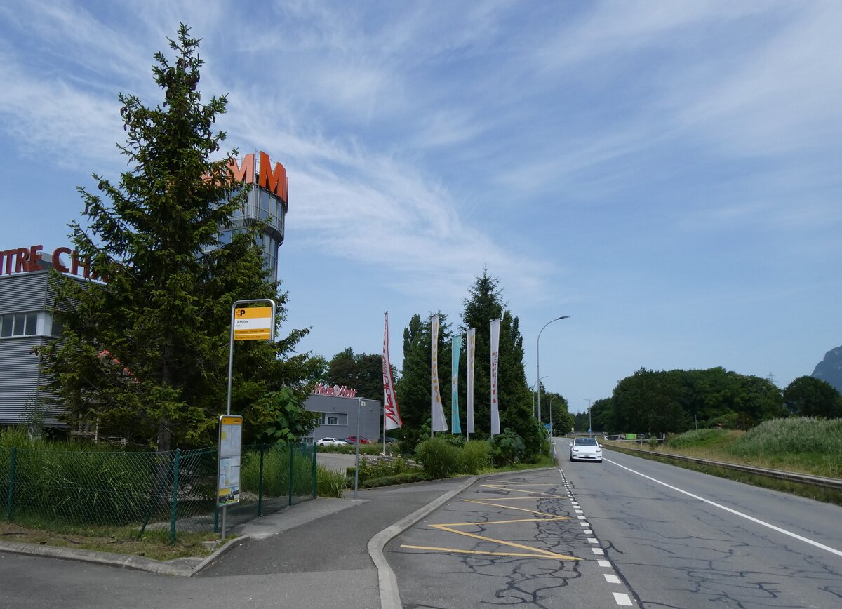 (276'697) - PostAuto-Haltestelle am 14. Juni 2025 in Aigle, La Mle