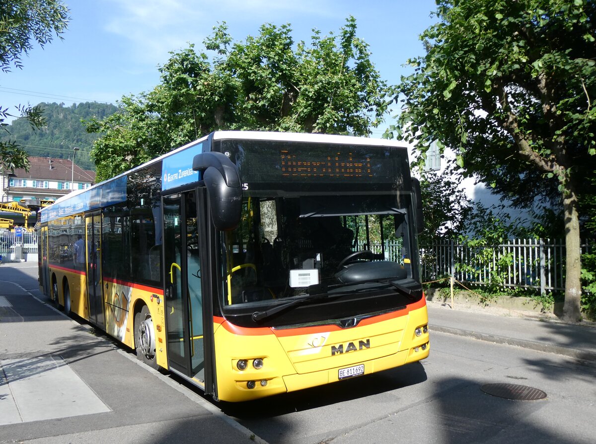 (276'773) - PostAuto Bern - BE 811'692/PID 11'425 - MAN am 15. Juni 2025 beim Bahnhof Thun (Kante X)