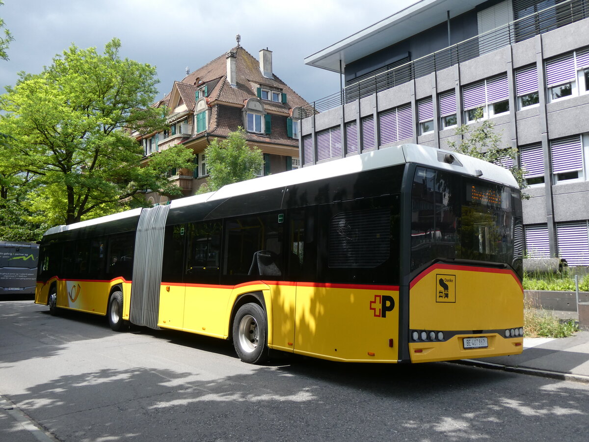 (276'786) - PostAuto Bern - Nr. 11'631/BE 407'862/PID 11'631 - Solaris am 16. Juni 2025 beim Bahnhof Thun (Kante X)