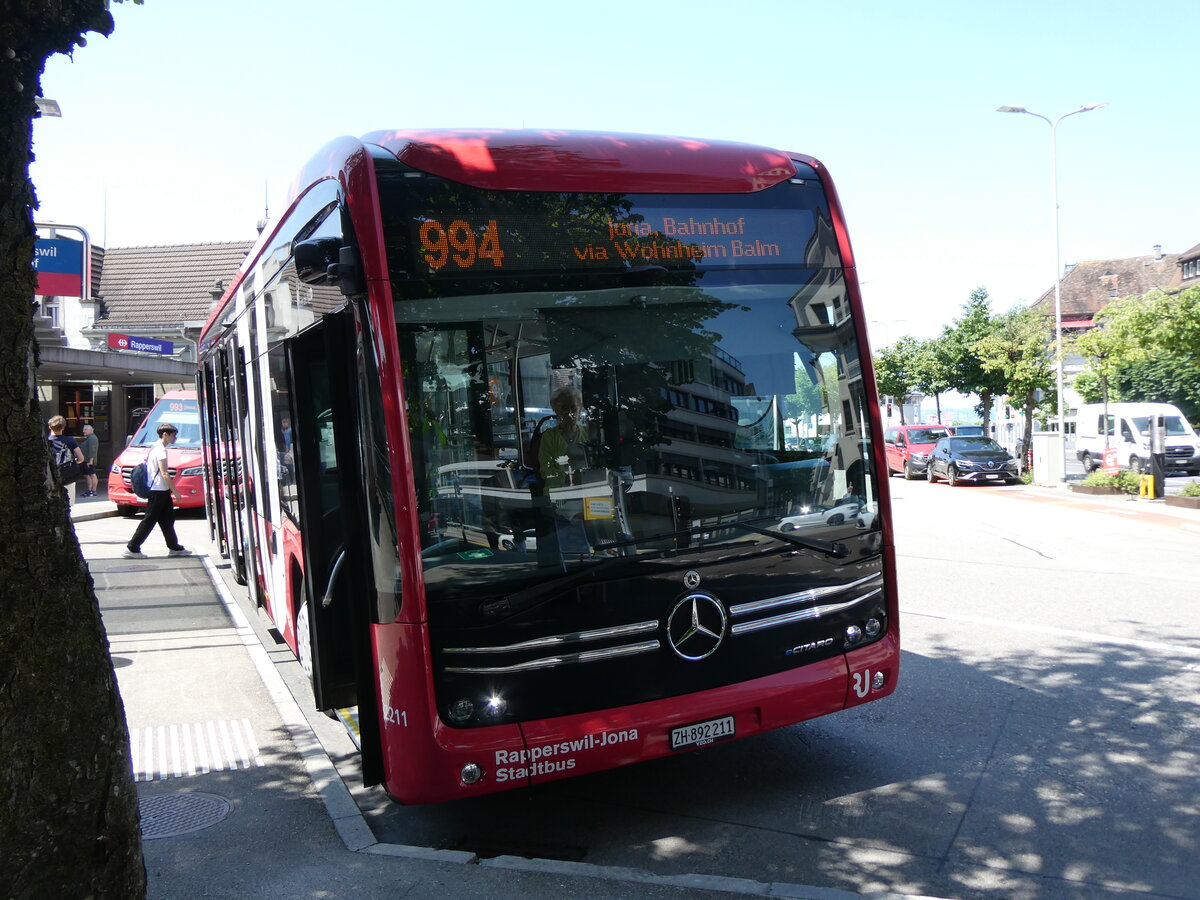 (276'805) - VZO Grningen - Nr. 2211/ZH 892'211 - eMercedes am 17. Juni 2025 beim Bahnhof Rapperswil