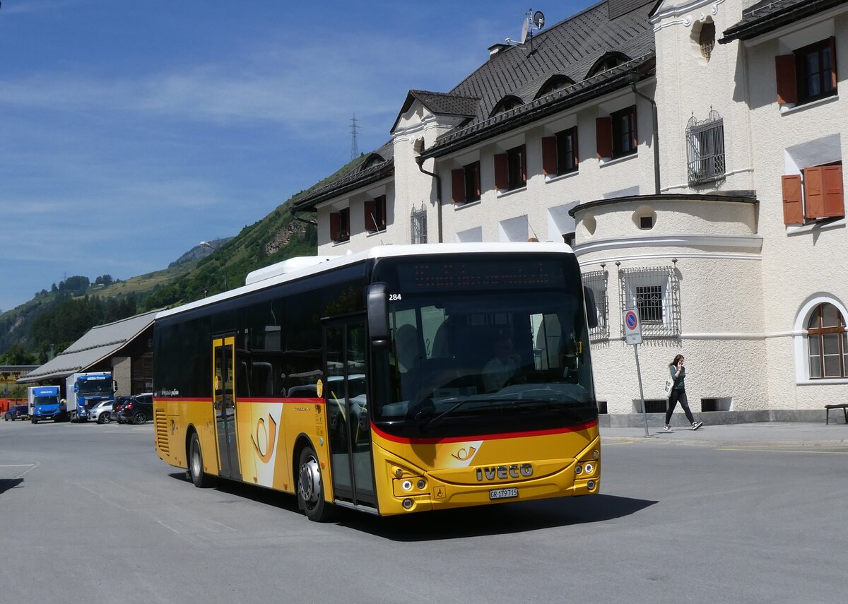 (276'893) - PostAuto Graub�nden - GR 179'715/PID 11'284 - Iveco am 18. Juni 2025 beim Bahnhof Scuol-Tarasp