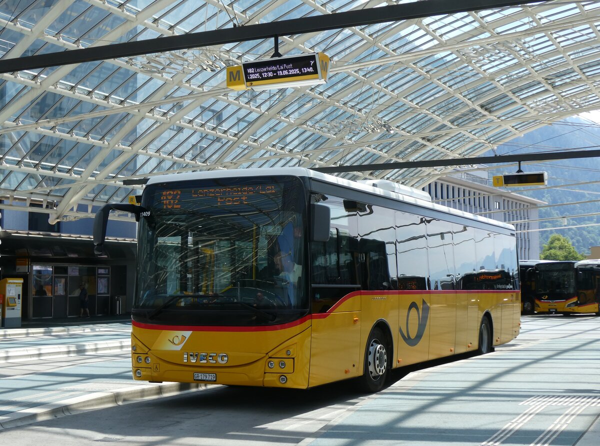 (276'924) - PostAuto Graubnden - GR 179'719/PID 11'409 - Iveco am 18. Juni 2025 in Chur, Postautostation