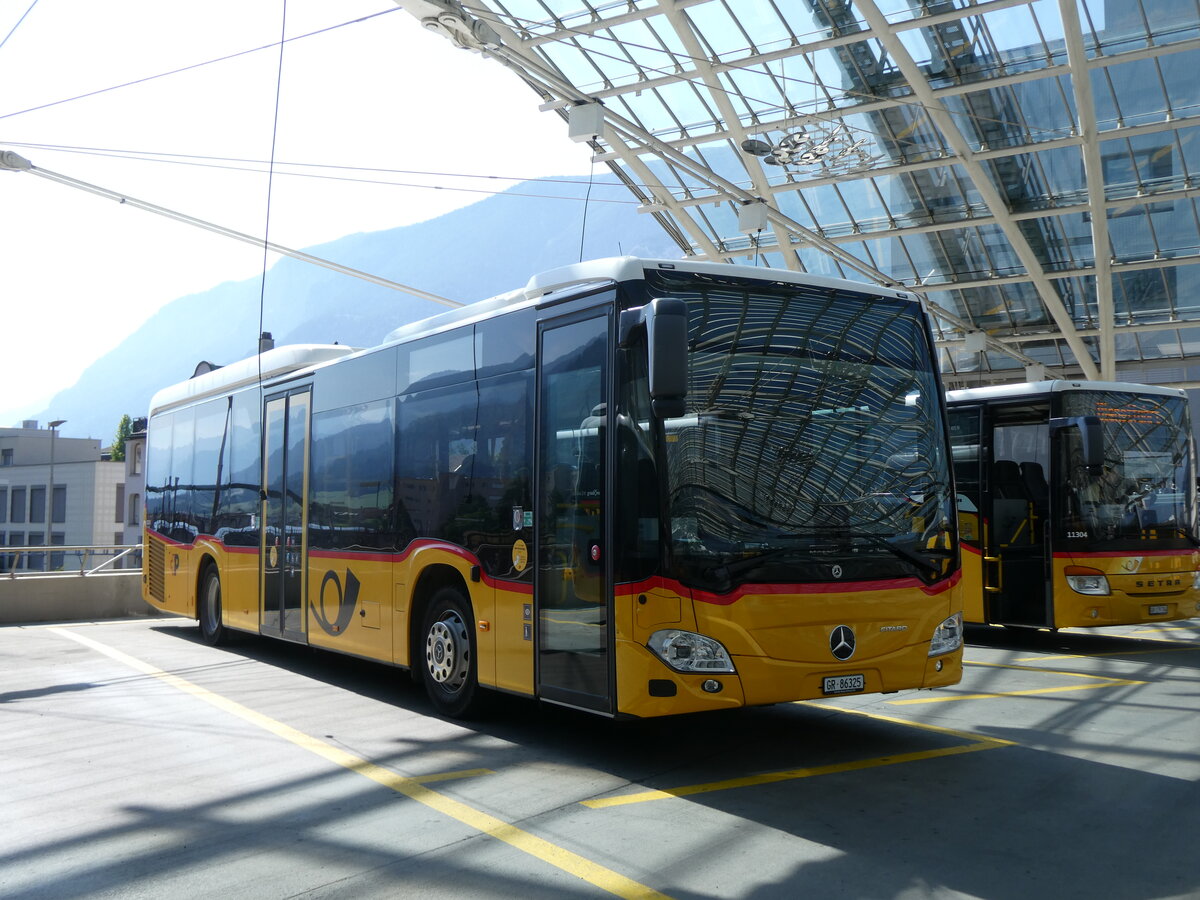 (276'951) - PostAuto Graubnden - GR 86'325/PID 12'213 - Mercedes am 18. Juni 2025 in Chur, Postautostation