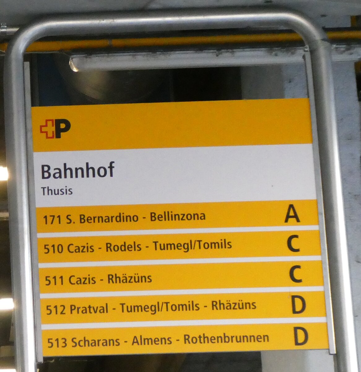 (276'970) - +P-Haltestellenschild - Thusis, Bahnhof - am 18. Juni 2025