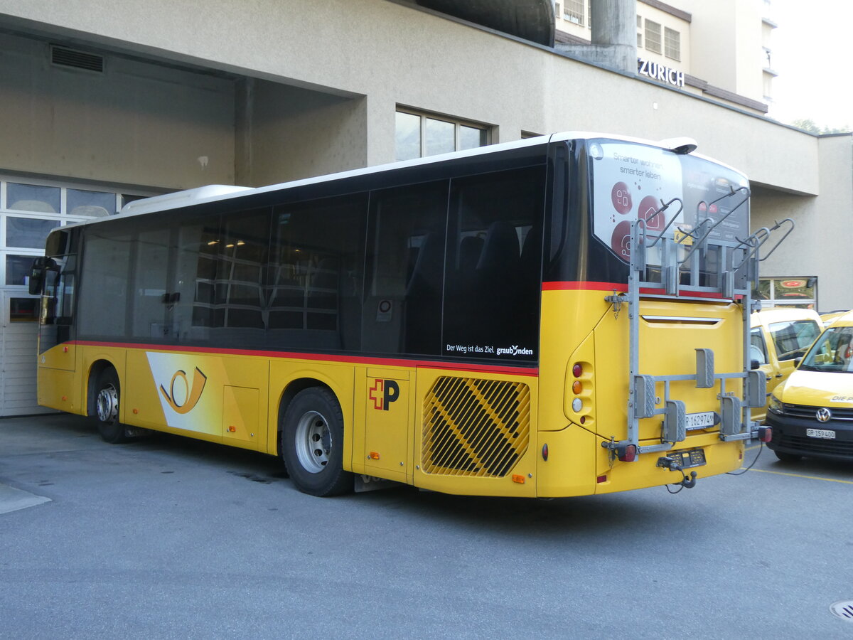 (276'976) - PostAuto Graub�nden - GR 162'974/PID 10'745 - Volvo am 18. Juni 2025 in Thusis, Postautostation
