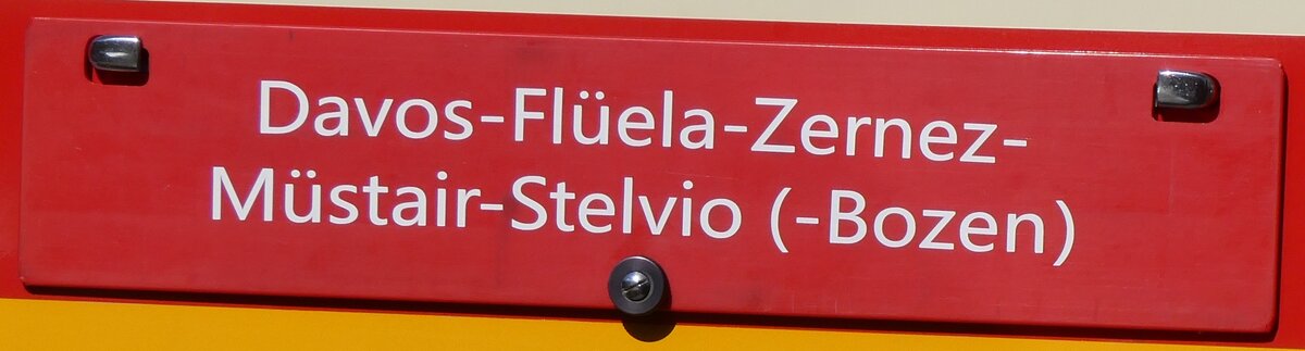 (276'990) - Routentafel - Davis-Flela-Zernez-Mstair-Stelvio-(Bozen) - am 19. Juni 2025 beim Bahnhof Davos-Platz