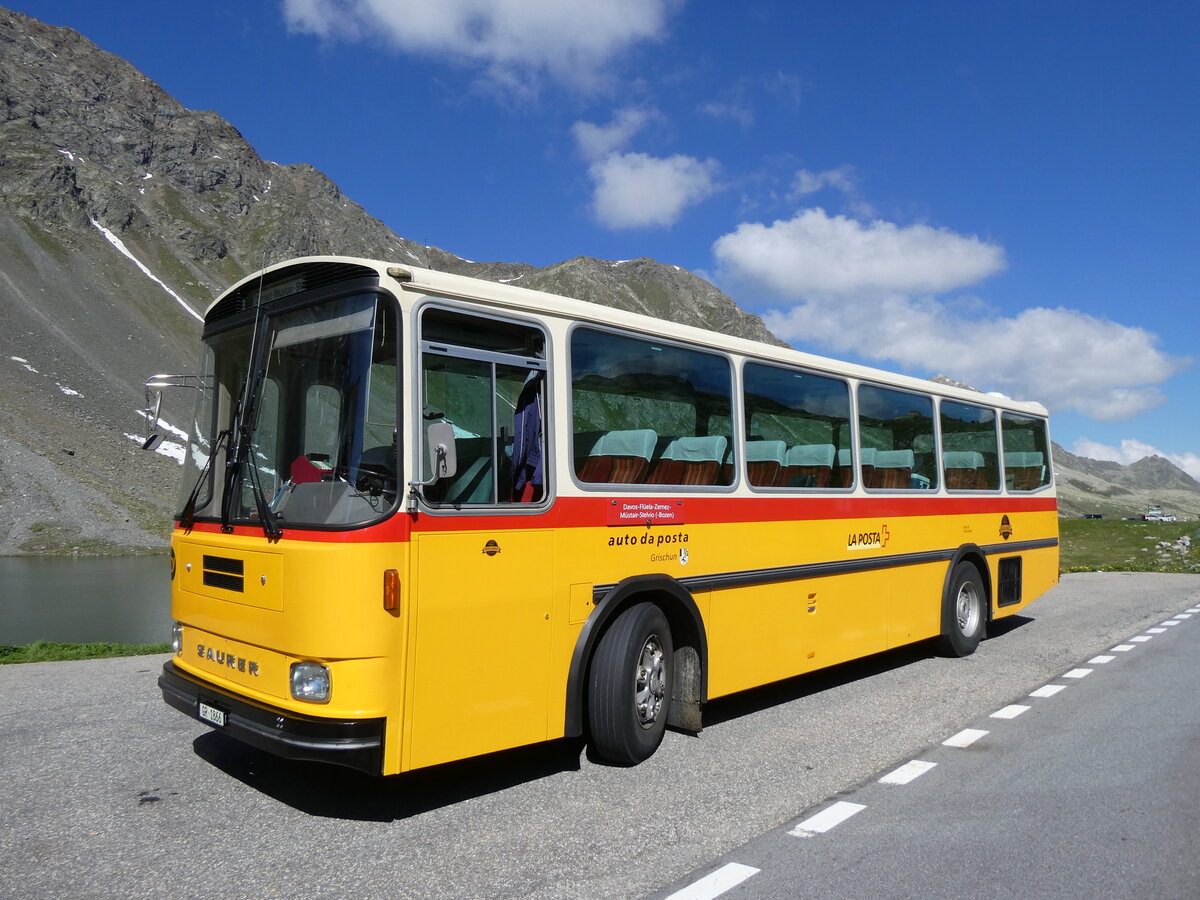 (277'002) - Gaudenz, Andeer - GR 1866 - Saurer/R&J (ex Mark, Andeer PID 2824; ex PostAuto Graub�nden; ex P 24'350) am 19. Juni 2025 auf dem Fl�elapass
