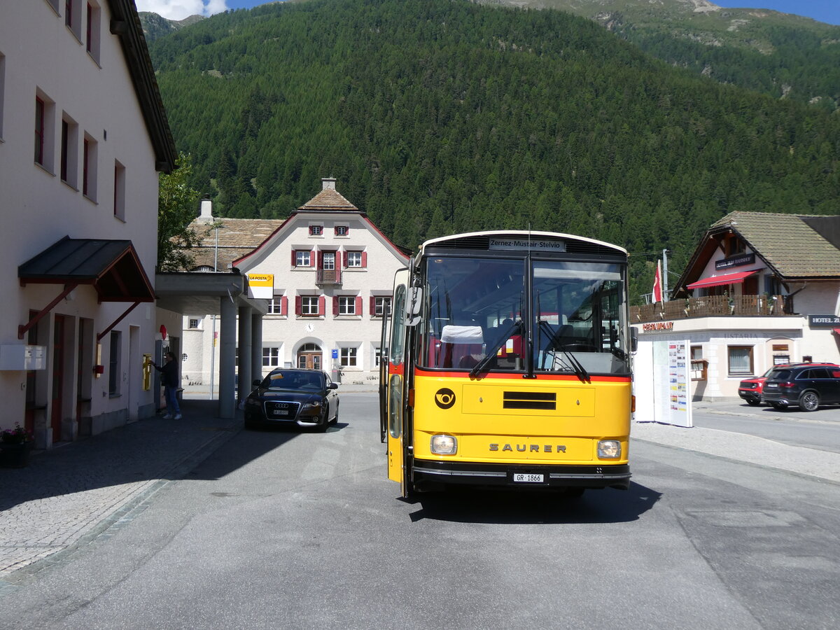 (277'011) - Gaudenz, Andeer - GR 1866 - Saurer/R&J (ex Mark, Andeer PID 2824; ex PostAuto Graub�nden; ex P 24'350) am 19. Juni 2025 in Zernez, Post